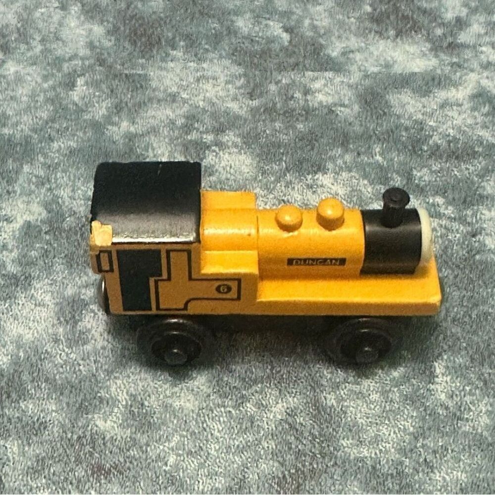 Thomas & Friends Duncan Train - Yellow and Black 2003 - Picture 3 of 7